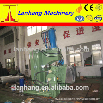 rubber kneader machine with extrusion discharge door